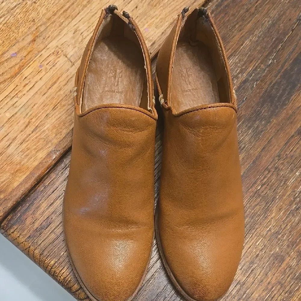 Frye Women's Tan Leather Shoes - Picture 2 of 8
